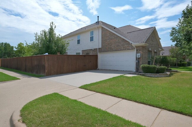 Building Photo - 3001 Claybrook Dr