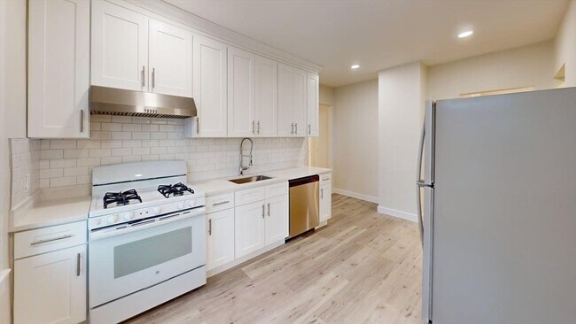 Building Photo - 391 Linwood Ave