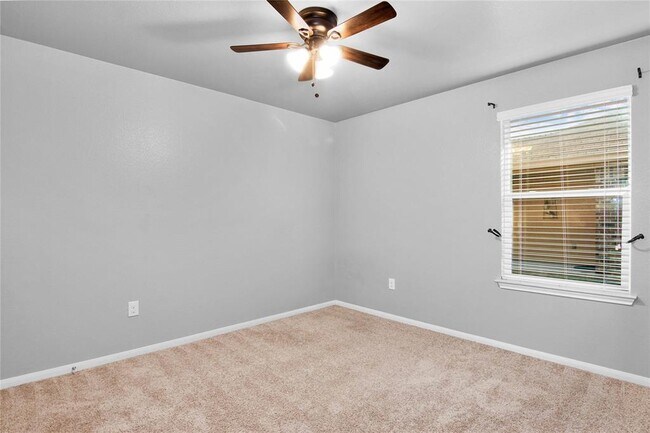Building Photo - 704 Red Tails Dr