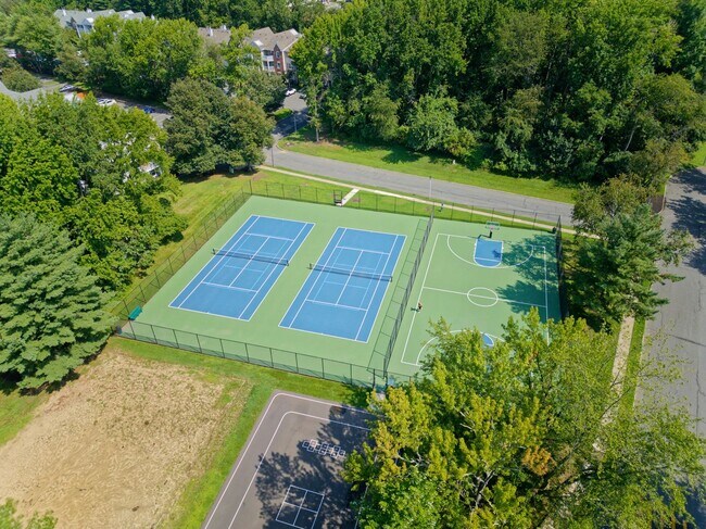 Building Photo - 96 Versailles Ct