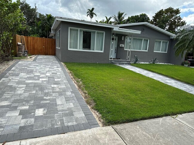 Building Photo - 80 NE 133rd St