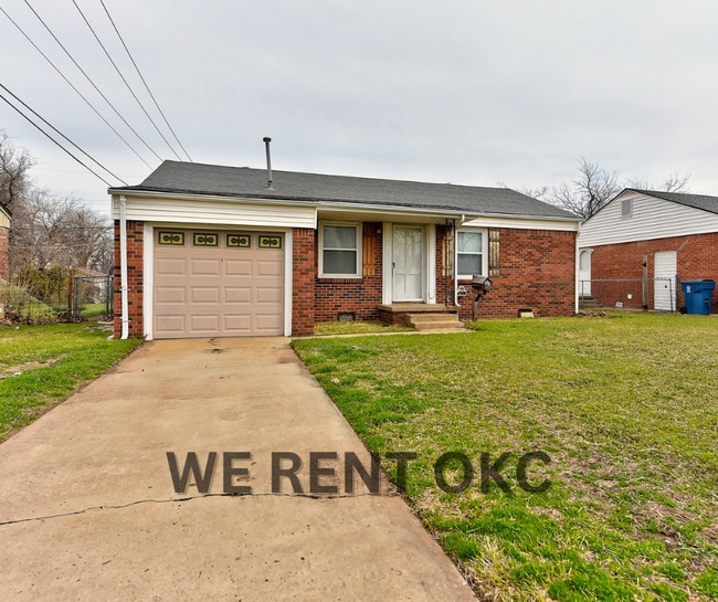 Primary Photo - 207 E Marshall Dr