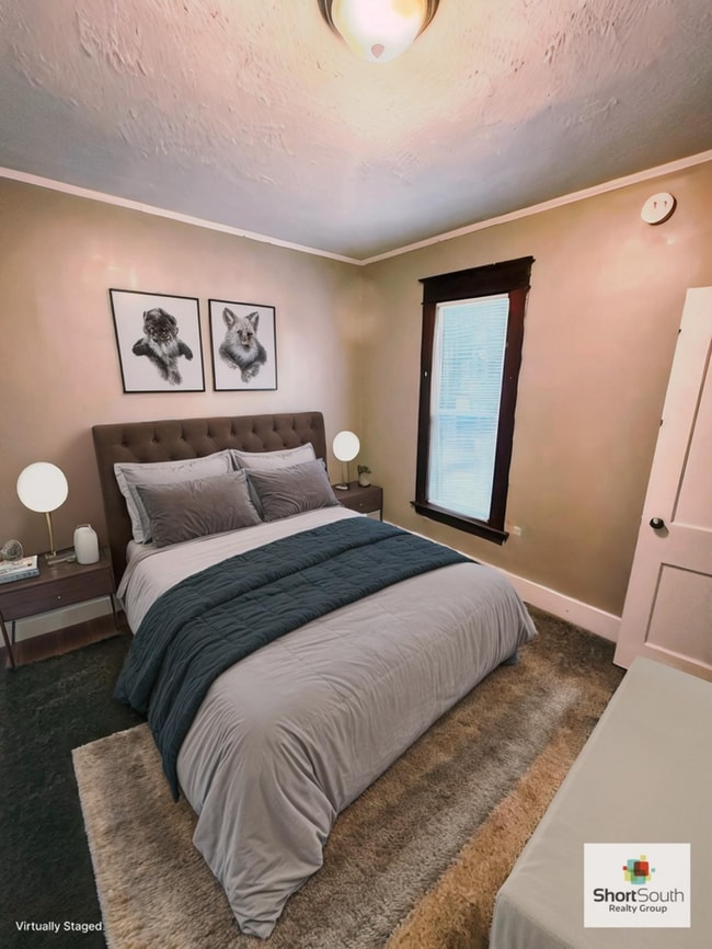 Building Photo - Updated Duplex 4 bed 2 bath on the NW Side