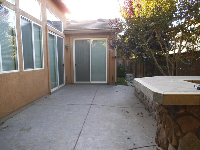 Building Photo - 887 Lemieux Ln