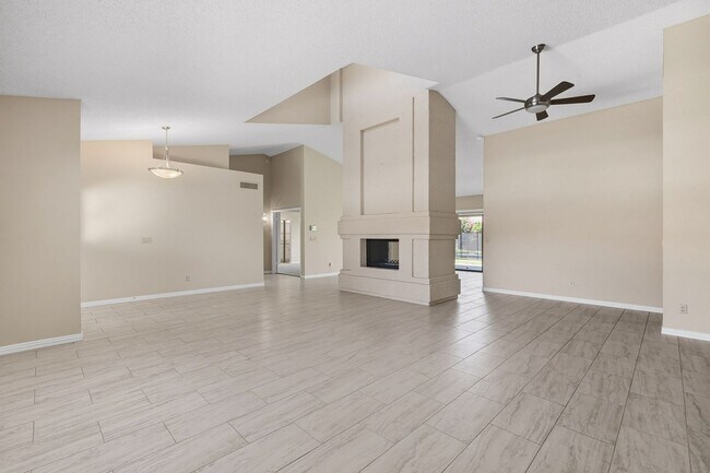 Building Photo - Scottsdale Ranch - Three Bedrooms and POOL!