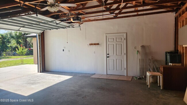 Building Photo - 3900 Ocala St