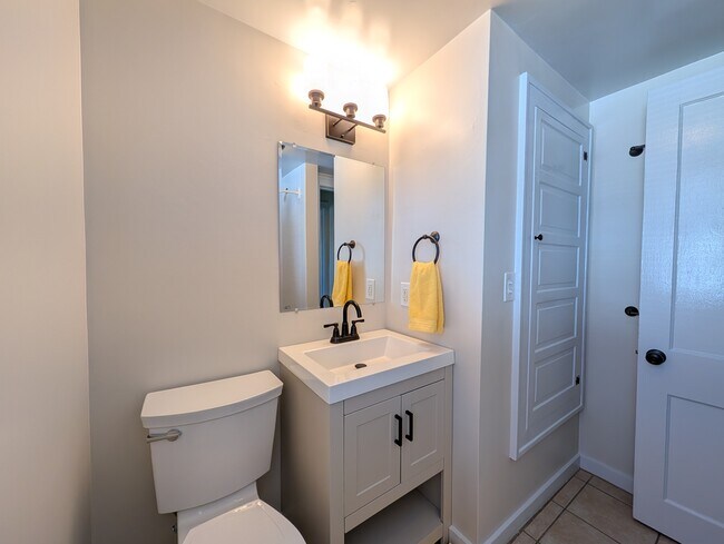 Bathroom - 330 Henry Ave SE