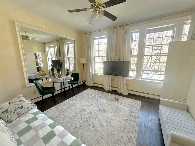 Building Photo - 38 Charles St