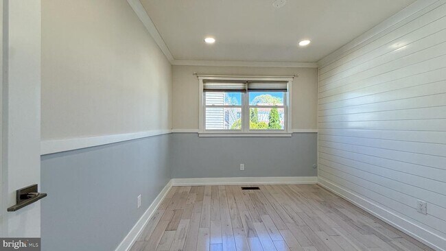 Building Photo - 10 Cedarbrook Dr