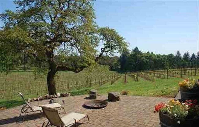 Building Photo - 5bd/5ba +HUGE BARN & SHOP - Absolutely LUX...