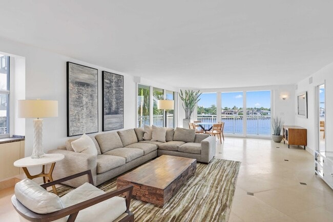 Building Photo - 511 Bayshore Dr