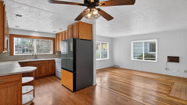 Building Photo - Charming 3BR House in Salem