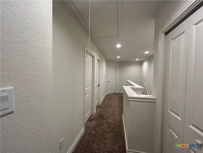 Building Photo - 320 Untermaier St