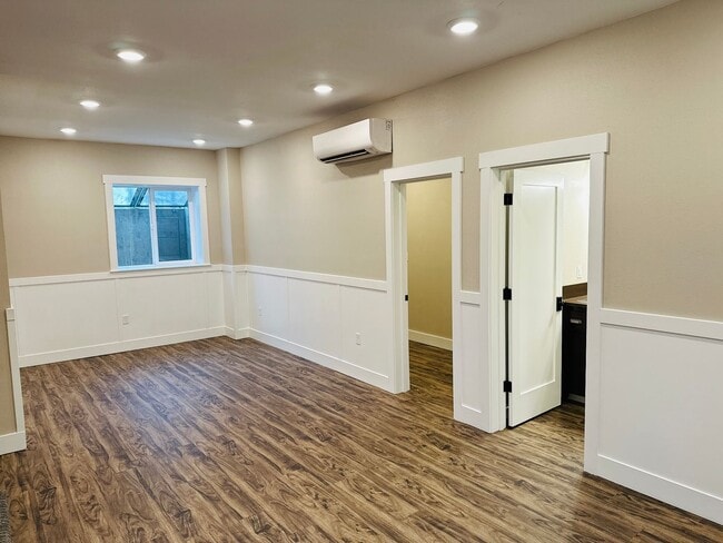 Building Photo - Charming Vintage Farm House