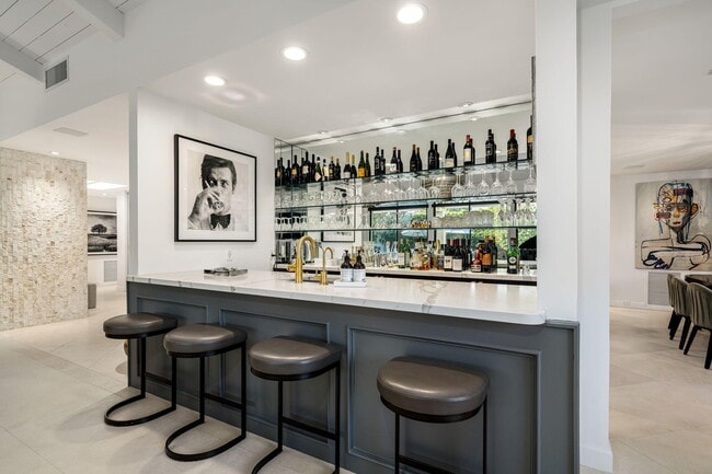 Building Photo - 6 Exeter Ct