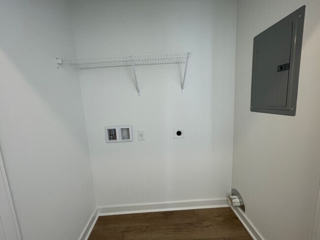 Building Photo - For Lease - 3 BR|3 BA at Tyndall Station