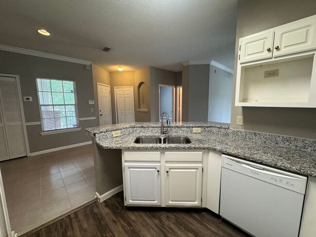 Building Photo - Sail Cove 2/2 Upstairs Condo Available Now!
