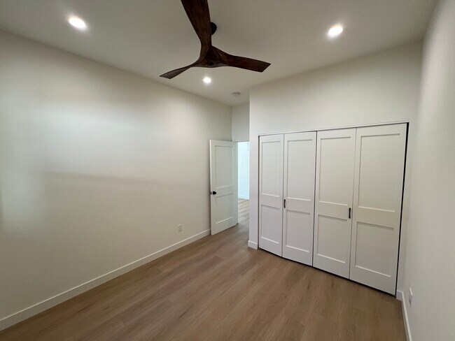 Building Photo - 1319 S Orange Dr