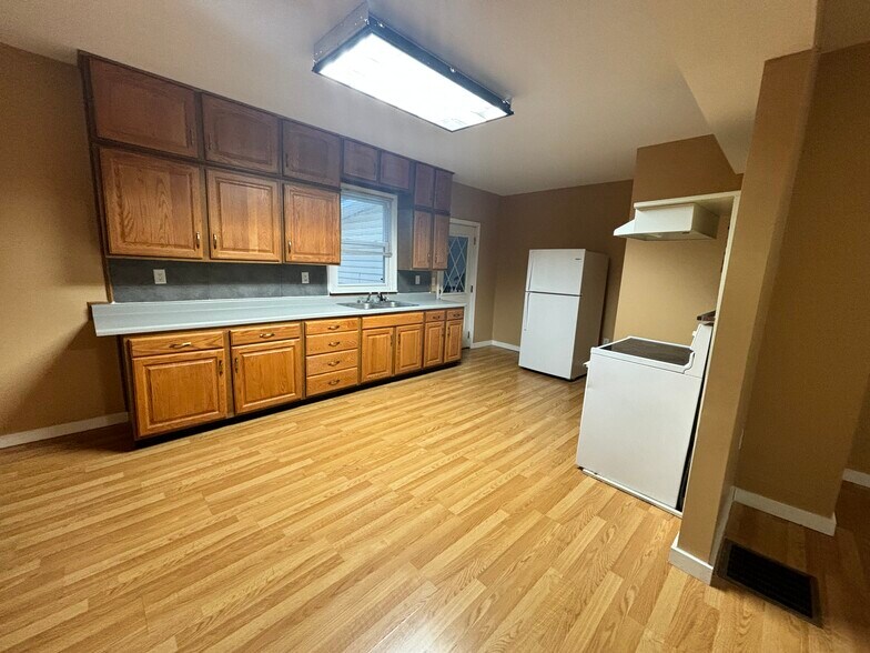 Primary Photo - 209 S Chauncey St