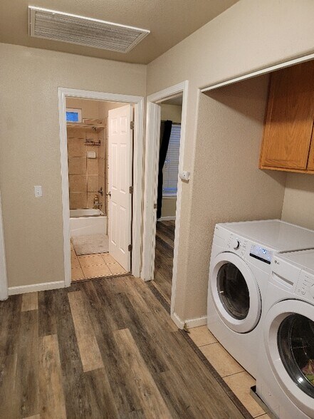 Upstairs Landing - 525 W 1st Ave