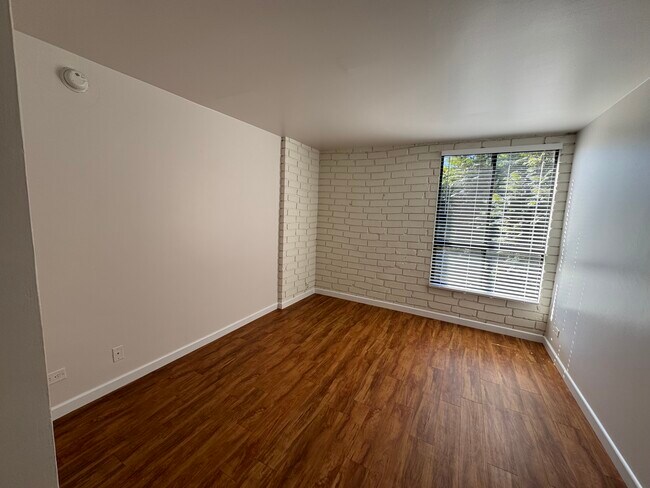 Building Photo - 1440 Veteran Ave