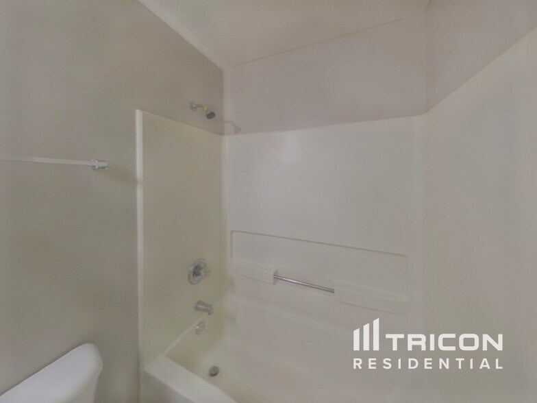 Building Photo - 5813 Wellborn Creek Dr