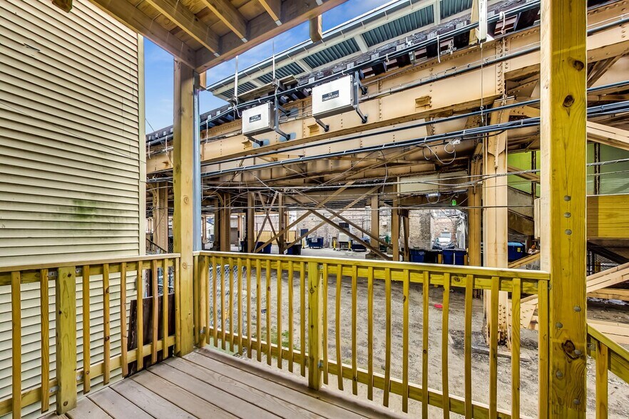 Building Photo - 3554 N Wilton Ave