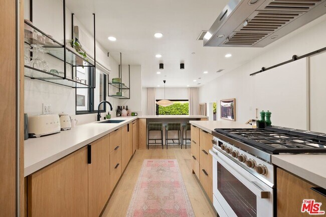 Building Photo - 9004 Dicks St