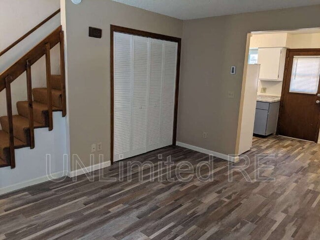 Building Photo - 321 N Park St