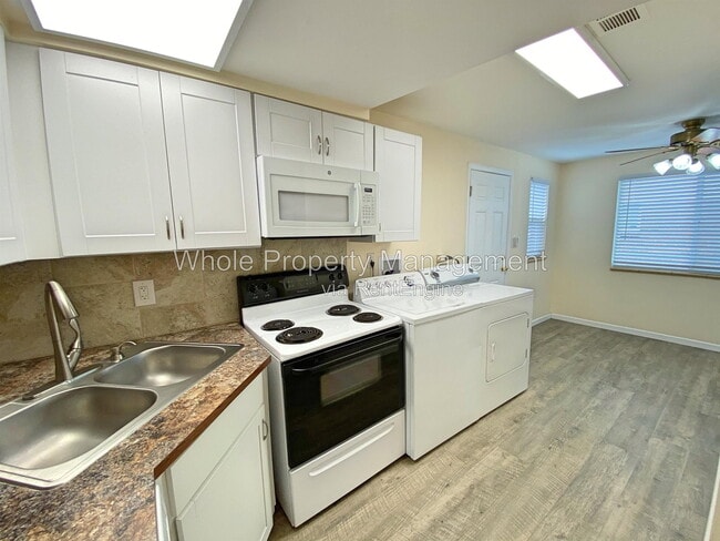 Building Photo - 4815 Flower Ct