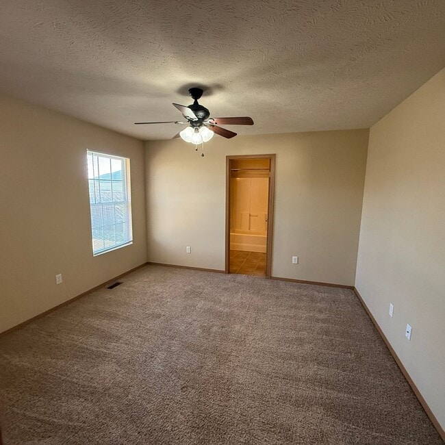 Building Photo - 3 bedroom 2 bath home in Willard School District