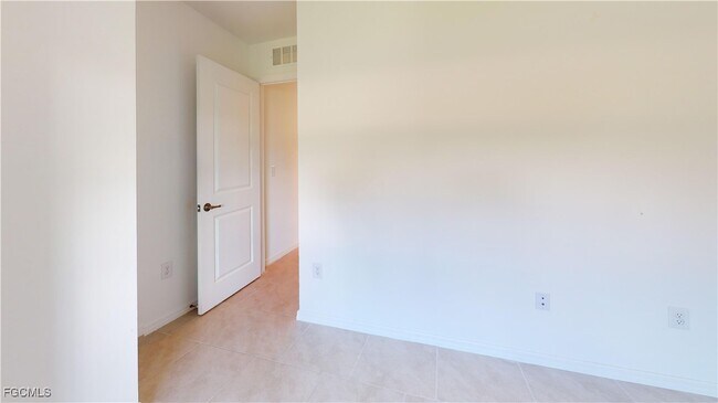 Building Photo - 3530 NE 21st Ave