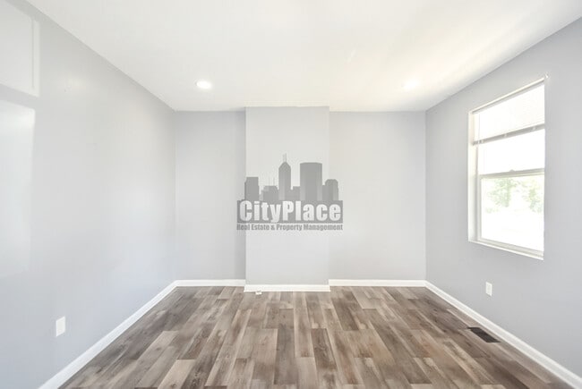 Building Photo - 544 W 26th St