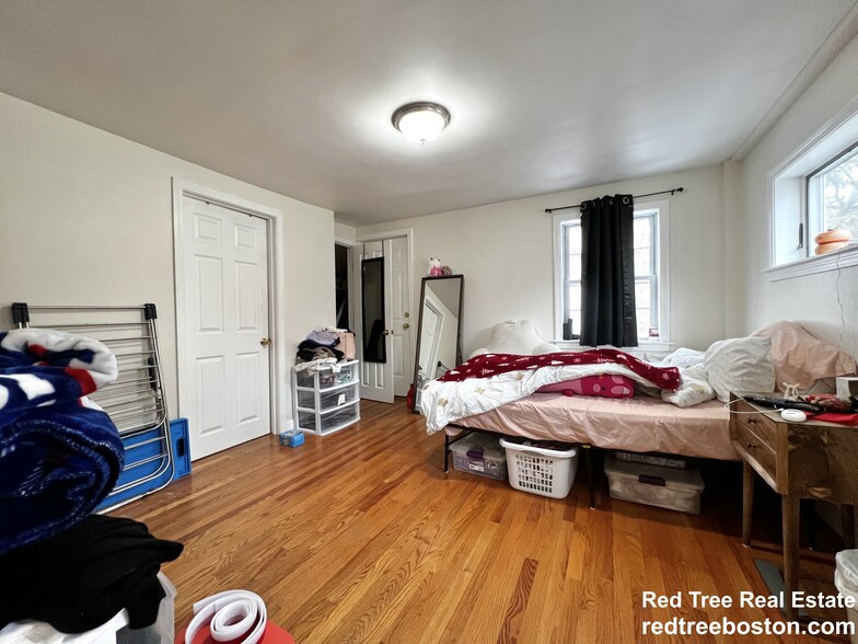 Building Photo - 57 Day St