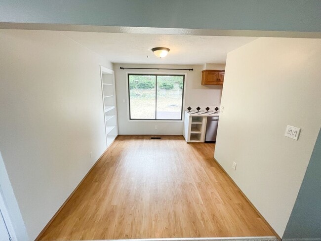 Building Photo - 3 Bedroom, 2 bath house in Moyina Heights