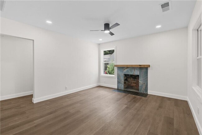 Building Photo - 1658 Altadena Pl SW