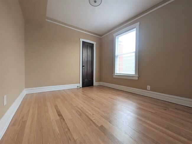 Building Photo - 3114 N Kilpatrick Ave