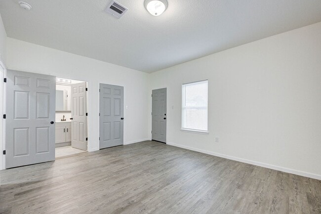Building Photo - 1 Month FREE! Brand-New Duplex in Houston