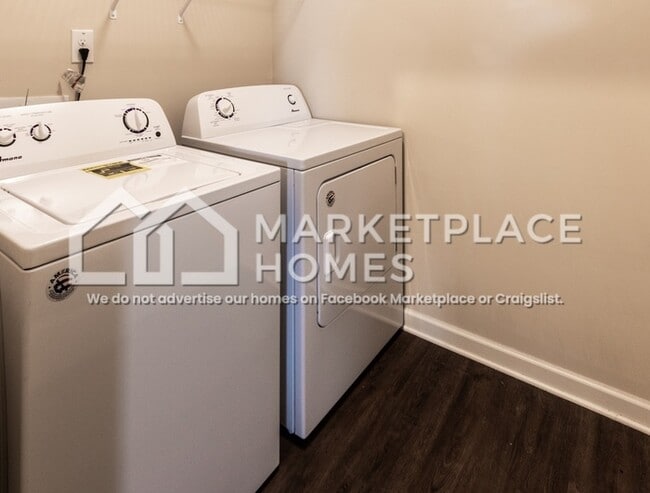 Building Photo - 3098 White Gate Lp