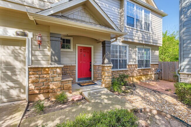 Building Photo - "Charming 3-Bed Townhouse Retreat with 151...