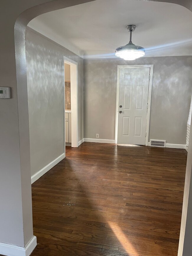 Building Photo - RENOVATED 2 BEDROOM! SECTION 8 PREFERRED!!!