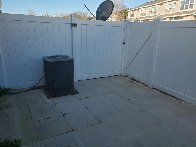 Building Photo - 4480 SW 49th Ave