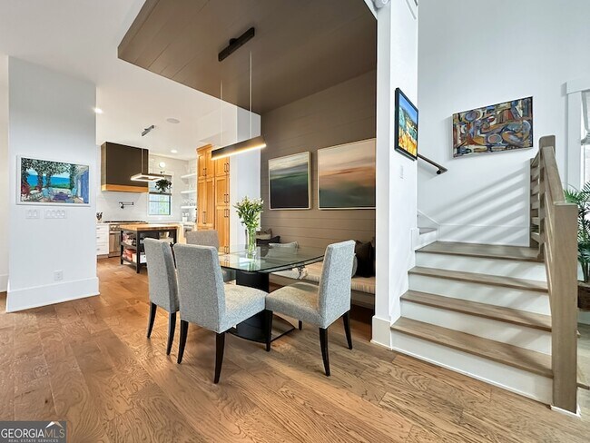 Building Photo - 300 Mado Ln