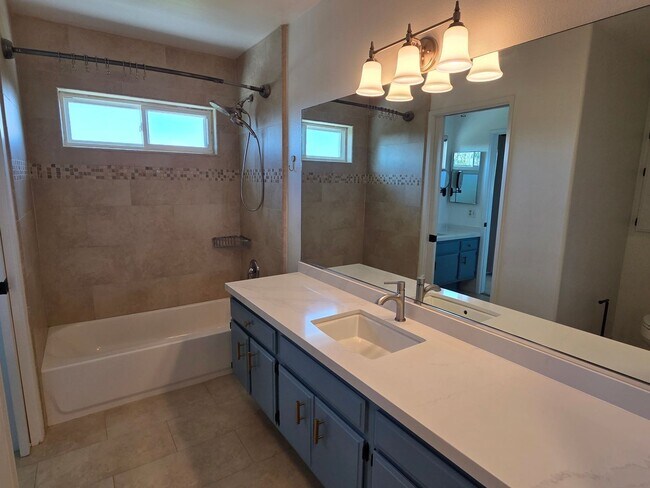 Building Photo - E. Ventura 4+2.5 Single Family Home w/ man...