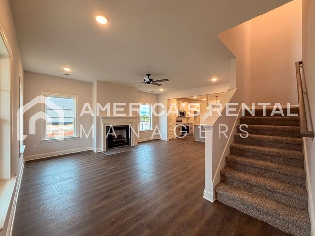 Building Photo - Elegant 4 Bedroom Retreat in Meridianville!