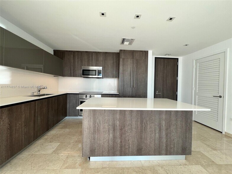 Building Photo - 68 SE 6th St