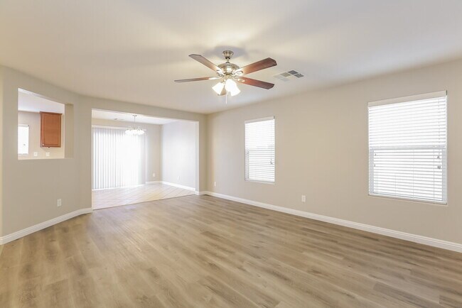 Building Photo - 10186 W Glen Aire Ave