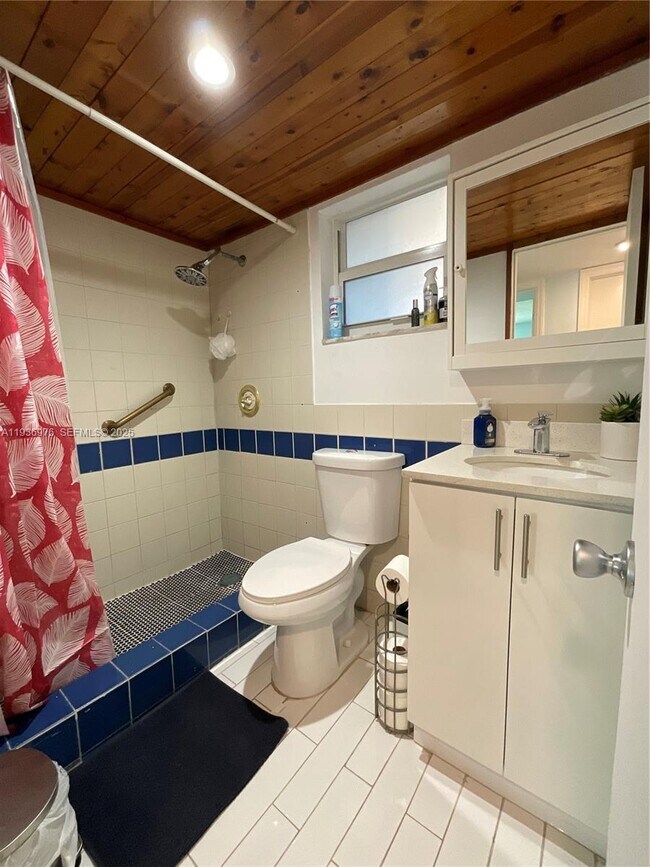 Building Photo - 820 NW 87th Ave