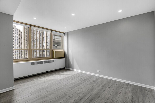 Building Photo - 3950 N Lake Shore Dr