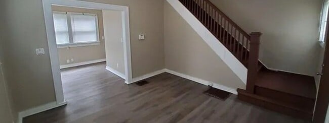 Building Photo - Remodeled 2-bed, 1 Bath in Irvington
